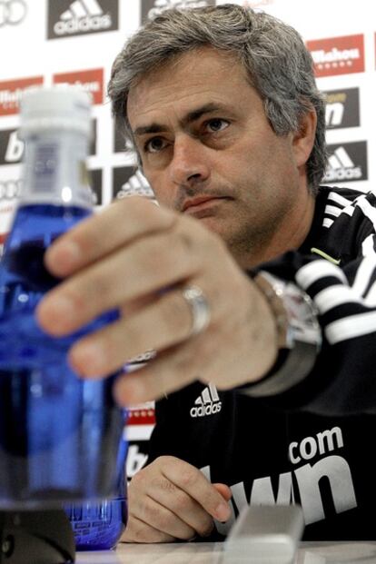 El entrenador del Real Madrid, José Mourinho, durante la rueda de prensa.