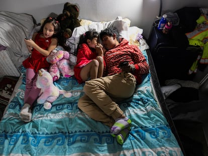 Venezuelan immigrants in Aurora, Colorado await impending ICE raids