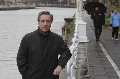 Iñaki Gabilondo en la Ría de Bilbao.
