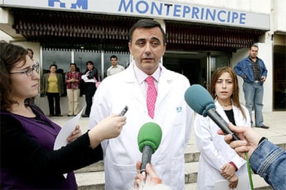 El director médico del Montepríncipe, el doctor González Jérez, habla del estado de salud de Rocío Jurado.