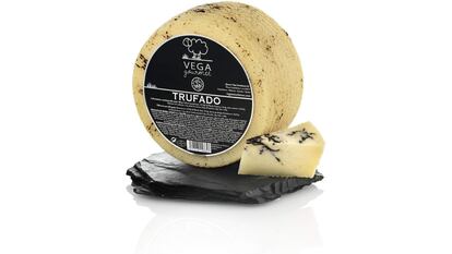 La pieza entera de queso de oveja con trufa Vega Gourmet pesa 3.200 gramos.