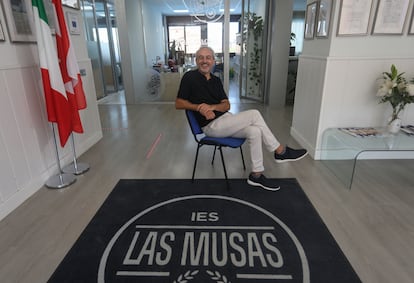 José Antonio Expósito, director del instituto Las Musas, en el barrio de San Blas (Madrid).