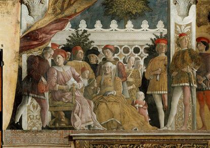 En 1465, el marqués Ludovico Gonzaga y su esposa, Bárbara de Brandenburgo, encargaron a Andrea Mantegna (1431-1506) la decoración de su habitación particular, la Cámara de los Esposos del Castello di San Giorgio, dentro del Palacio Ducal de Mantua (Italia). El pintor tardó casi una década en terminar el trabajo, pero el resultado es impresionante. En la pequeña estancia, Mantegna representó al marqués de Gonzaga, Ludovico, y a su mujer, Bárbara, con varios cortesanos y miembros de su familia, en un retrato colectivo en el que los personajes se mueven por un paisaje idílico y reconocible. Los personajes están representados sentados o de pie, ordenados en grupos, en actitudes relajadas y cotidianas. En la bóveda se recorta un trampantojo para ampliar el espacio del recinto: un balcón lleno de pequeñas cabezas de angelitos asomándose desde la barandilla al suelo.