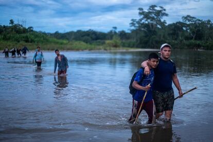 Migrantes, en el río Turquesa. 