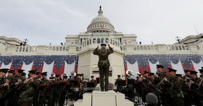 Preparativos de los marines en el día antes de la investidura de Obama