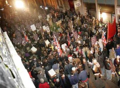 Manifestantes protestan contra la presencia de dos conferenciantes fascistas en Oxford