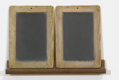 <i>Blackboard Tableau 4</i> (2007-2010), de Vija Celmins (Riga, 1938), en la galería McKee de Nueva York.