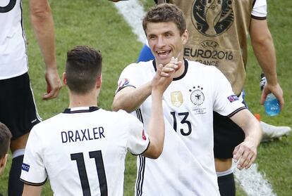 La sonrisa de Thomas Mueller que todavía no ha marcado en esta Eurocopa.  
