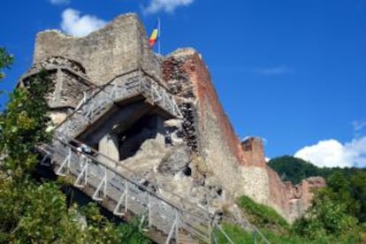 Escaleras de acceso al castillo de Poienari, en el valle del Arges.