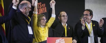 Celebraciones por el resultado en la noche electoral de Junts Per Catalunya. Con Jordi Turull, Josep Rull, Elsa Artadi y Eduard Pujol.