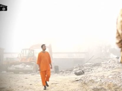 Captura del vídeo difós per l'Estat Islàmic.