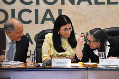 Juan Ramiro Robledo, diputado de la Comisión de Puntos Constitucionales; Marcela Guerra, presidenta de la mesa directiva de la Cámara de Diputados, y Norma Piña, ministra presidenta de la SCJN.