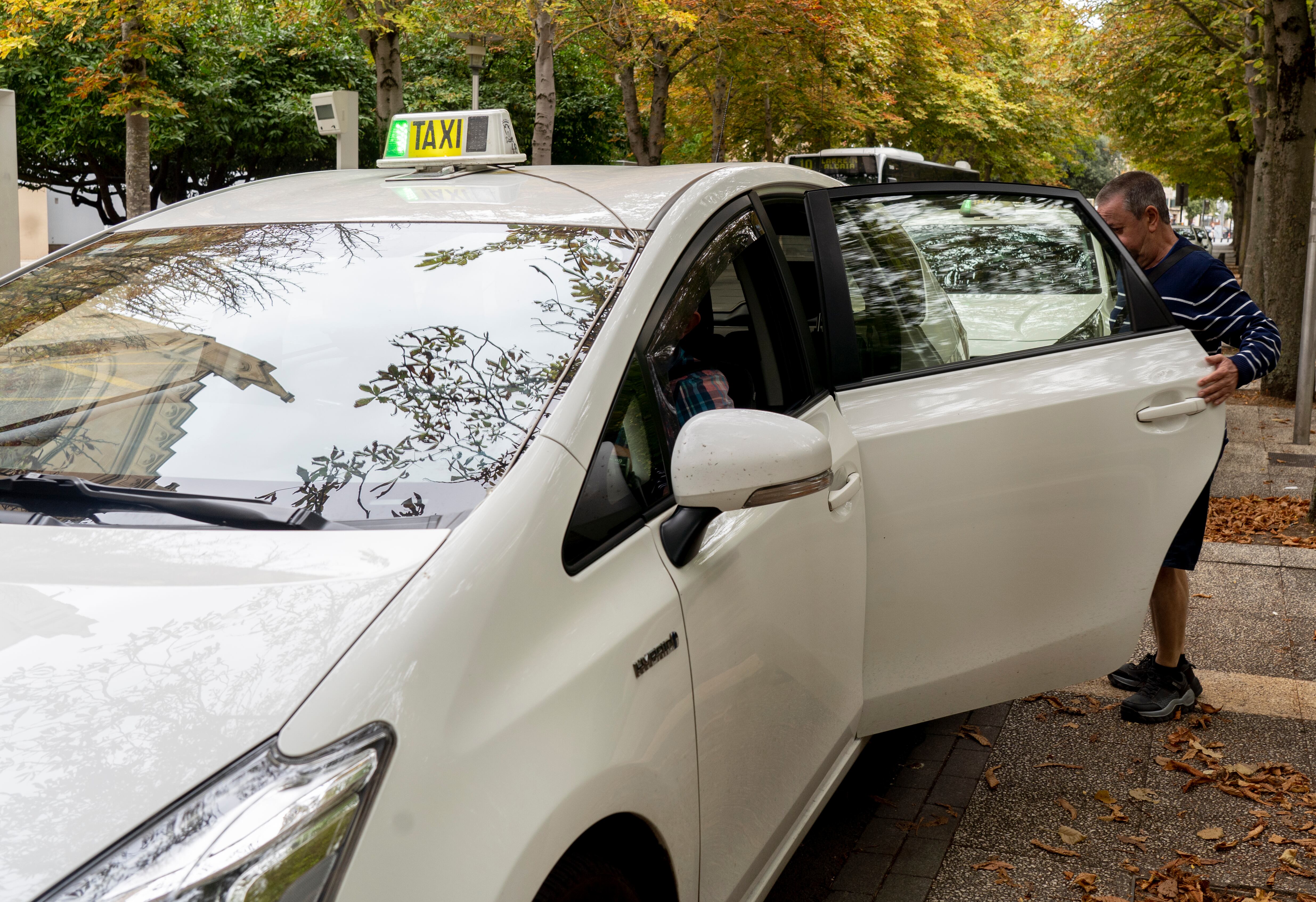 Vitoria se enfrenta a los taxistas para que salgan más los fines de semana: “Es un clamor ciudadano”