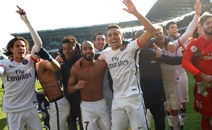 Los jugadores del PSG celebran el título de Liga.
