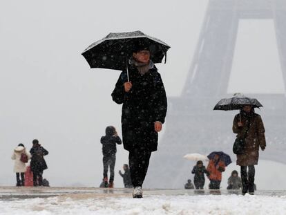 París se cubre de nieve