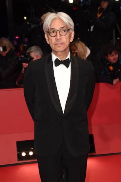 Ryuichi Sakamoto en febrero de 2018 en el Festival de Cine de Berlín. De vuelta a Nueva York cenaría en su restaurante favorito mientras suena música seleccionada por él. Así da gusto.