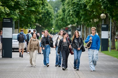 Alumnos el pasado miércoles en el campus de la Universidad Pública de Navarra.