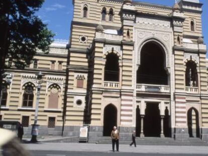 Fachada principal del edificio de la &Oacute;pera de Tbilisi.