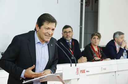 El presidente de la gestora del PSOE, Javier Fern&aacute;ndez, en el comit&eacute; federal del 14 de enero. 