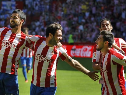 Los jugadores del Sporting celebran un gol ante el Leganés.