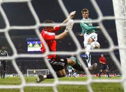 Rosenberg fusila a Casillas en el segundo gol del Werder Bremen.