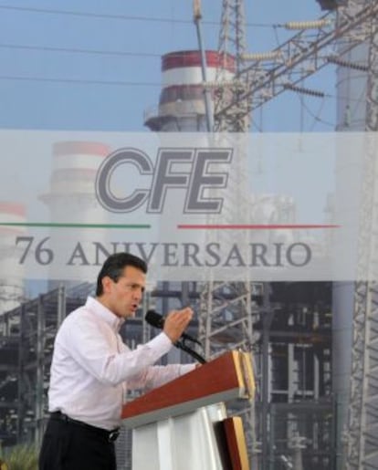 Peña Nieto en la celebración del 76 aniversario de la CFE.