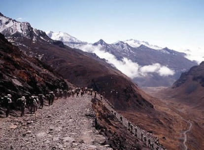 Panorámica del Gran Camino Inca, a su paso por Bolivia, con los Andes al fondo