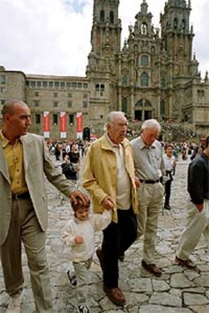 Anthony Quinn, durante una visita a la Plaza del Obradoiro, en Santiago de Compostela.