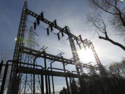 El Boletín Oficial del Estado (BOE) publica hoy la subida del 2,3 % en el recibo de la luz a partir del 1 de enero de 2014, un incremento que estará vigente sólo durante el primer trimestre del año. EFE/Archivo