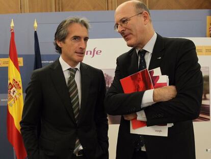 El ministro de Fomento, Íñigo de la Serna, y el presidente de Renfe, Pablo Vázquez