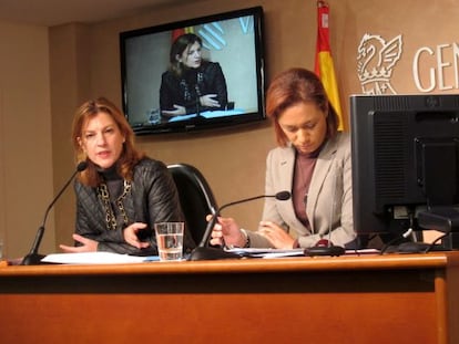 La vicepresidenta, Paula Sánchez de León, y la portavoz del Consell, Lola Johnson.