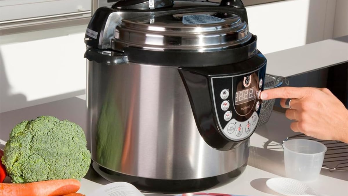 La olla programable que cocina guisos, arroces, carnes y hasta postres sin esfuerzo