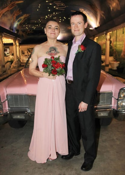 La cantante Sinead O' Connor en su boda con Barry Herridge, en Las Vegas.