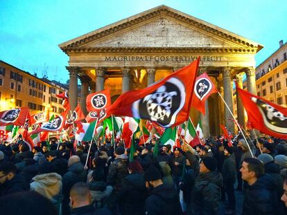 Manifestación del grupo ultra Casapound en Roma el 1 de marzo de 2018. 