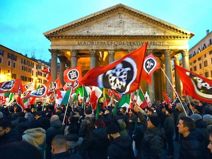 Manifestação do grupo radical Casapound em Roma em 1º de março de 2018.