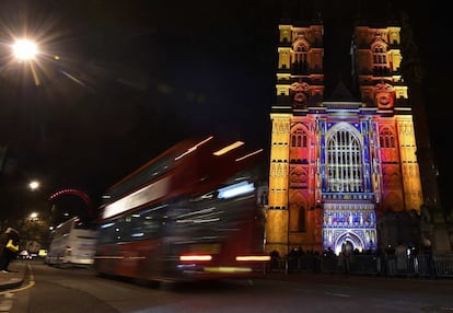 La obra 'The Light of the Spirit', de Patrice Warrener, ha sido la elegida para iluminar la Abadía de Westminster durante el festival.