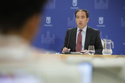 Borja Carabante, segundo teniente de alcalde en Madrid y delegado de Urbanismo, Medio Ambiente y Movilidad, durante la presentación de las nuevas medidas contra la suciedad, el 22 de septiembre de 2022.