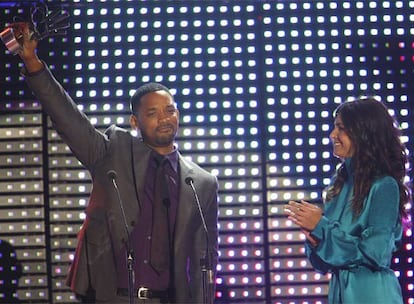 Uno de los momentos más especiales tuvo lugar cuando apareció sobre el inmenso escenario la estrella de Hollywood Will Smith, que recibió un premio honorífico por su aportación a la difusión del hip hop en España y que agradeció improvisando un rap durante más de un minuto, llevándose la mayor ovación de la noche.