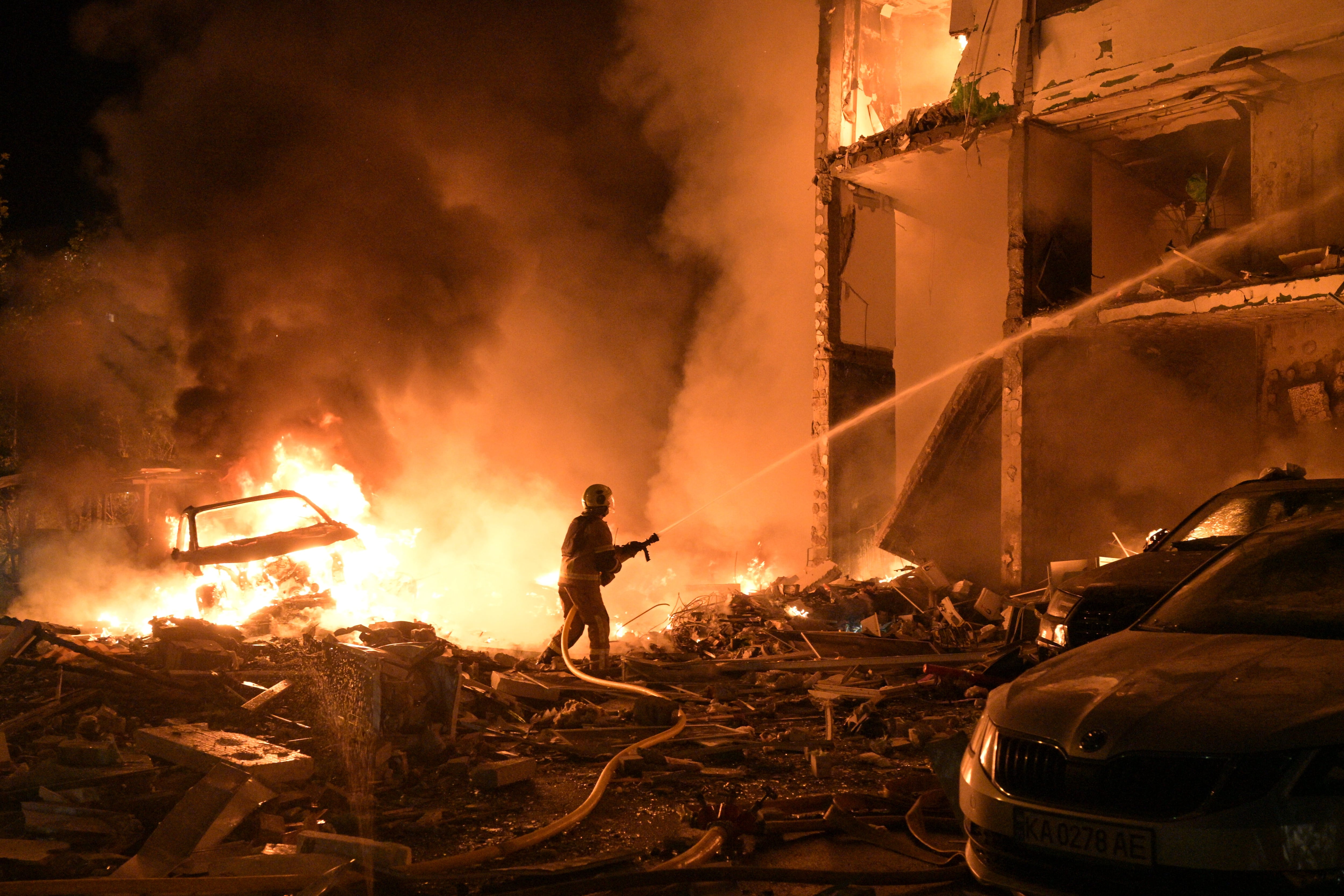 Al menos 11 muertos y más de 40 heridos en un ataque ruso de madrugada contra Kiev