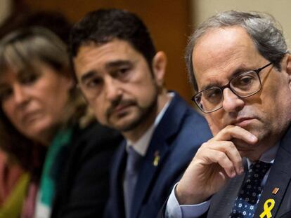 El presidente de la Generalitat, Quim Torra (d), preside la Asamblea Urbana de Cataluña