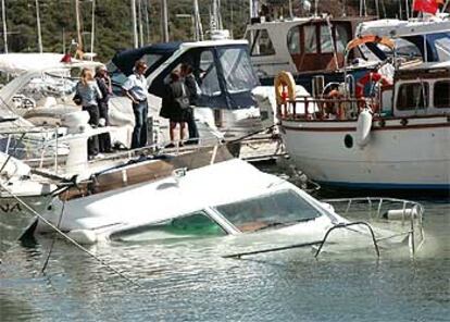 El puerto de la localidad balear de Mahón sufrió el impacto del terremoto que sacudió Argelia. El nivel del mar subió más de dos metros a causa del seísmo y hundió decenas de embarcaciones.