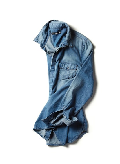 Calvin Klein Jeans. Camisa vaquera: 79 euros.