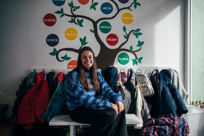 Ana Cebrián, alumna de Magisterio que está haciendo prácticas en la escuela de Coristanco.  