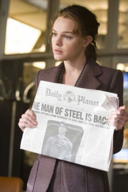 Lois Lane (Kate Bosworth) enfadada, que es como pasa las casi tres horas de metraje de 'Superman returns'