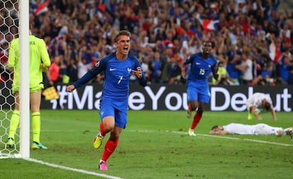 Griezmann celebra el primer gol de Francia.