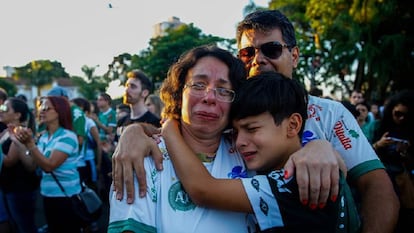 Fans of Chapecoense after the accident in which 71 people died.