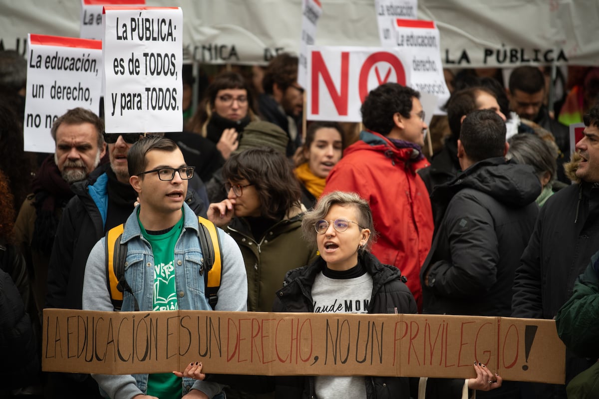 Ayuso incluye concesiones a los rectores y rebaja un poco las multas a estudiantes en su futura ley universitaria, para apaciguar la crisis