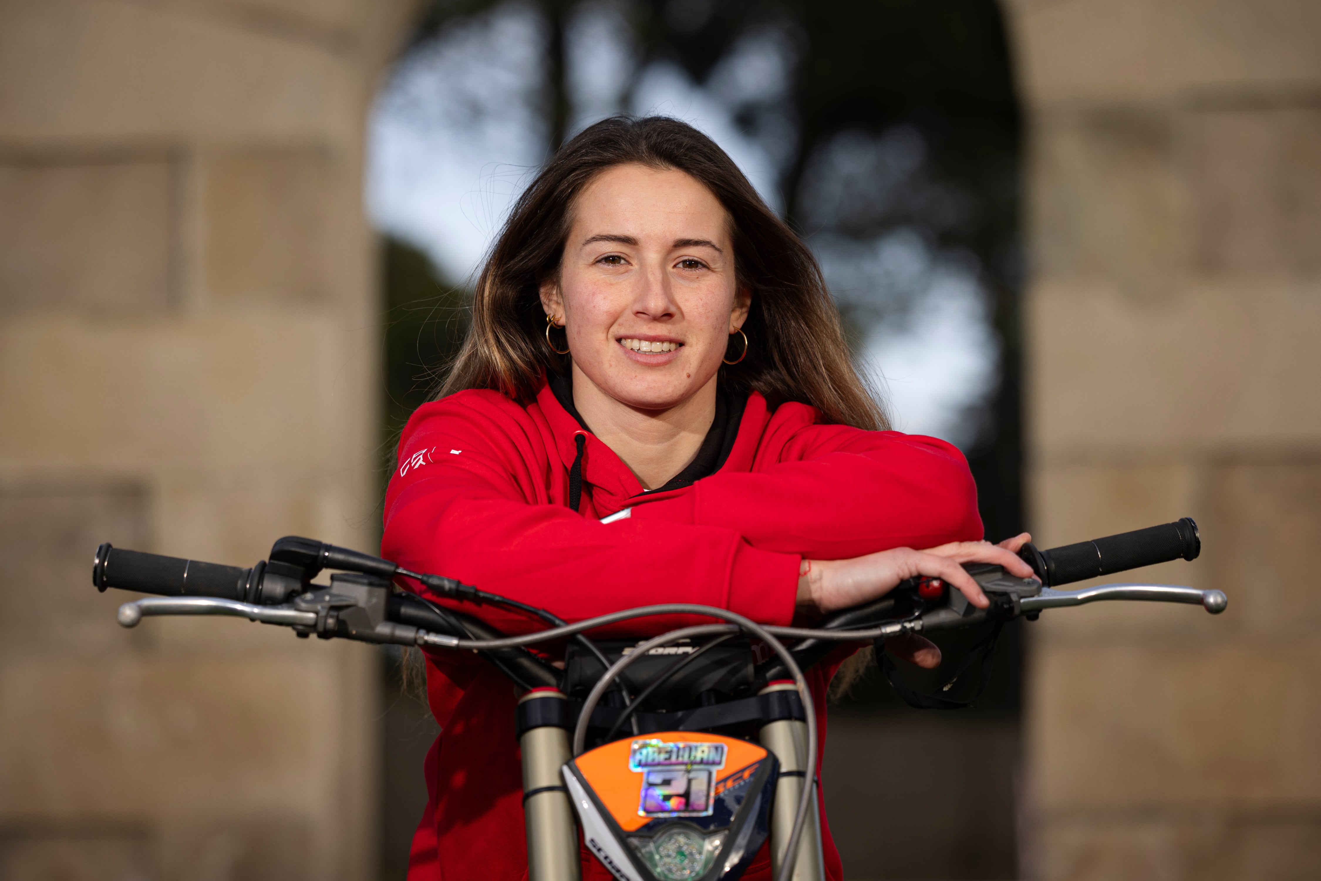 Berta Abellán, campeona del mundo de trial: “No competimos en igualdad de condiciones y eso es muy injusto”