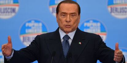El ex primer ministro italiano, Silvio Berlusconi, en un mitin este domingo.