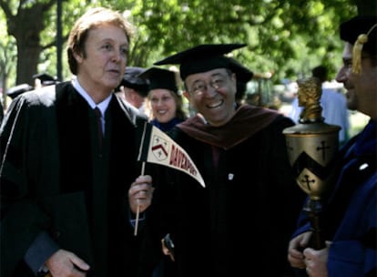 Paul McCartney, tras el acto en Yale.